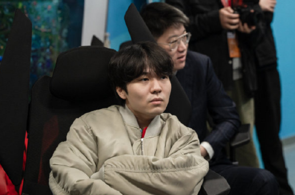 九游-Rookie回归赛场，爆冷首场状态亮眼，FPX观众沸腾！的简单介绍